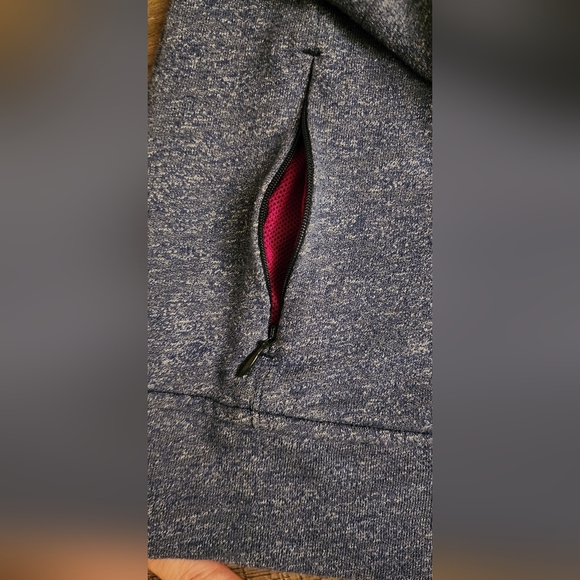 The North Face Chambray Blue Cowl Neck Sweatshirt Women's Sz M Key Hole Sleeve - Picture 3 of 7